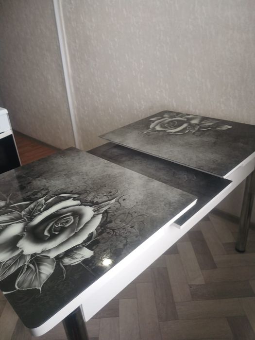 Продам стол кухонный