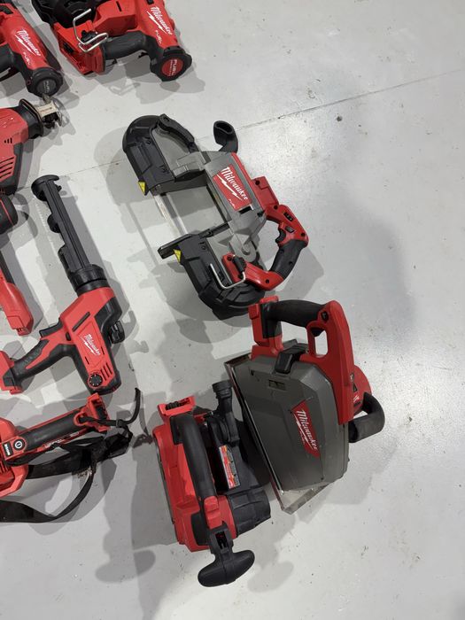 Bormasina rotopercutor gresor lanterna slefuitor impact milwaukee m18