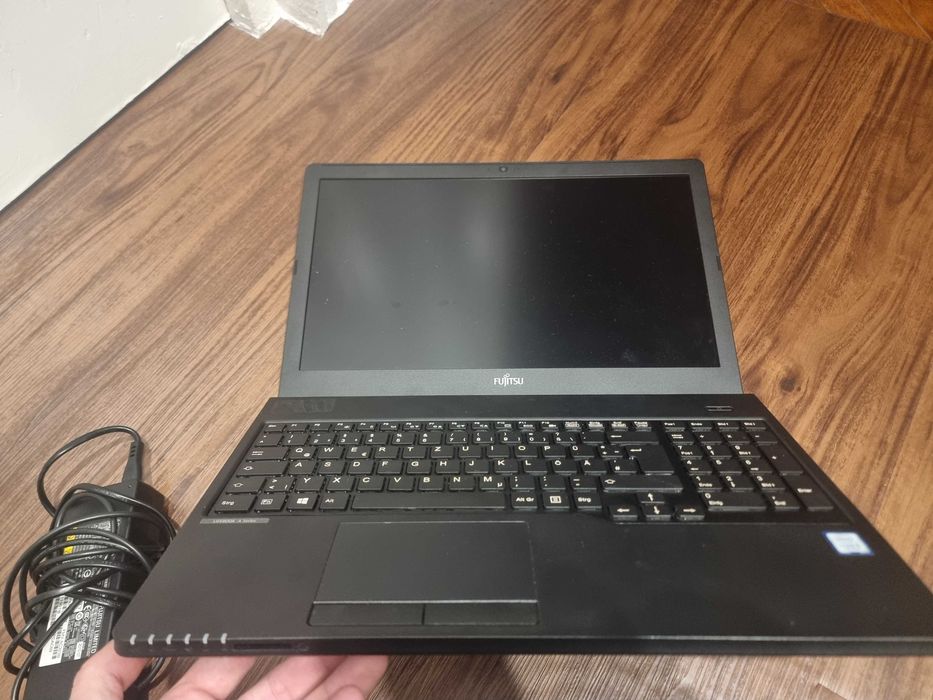 laptop fujitsu i5 7200 8gb ddr4 hdd 500gb