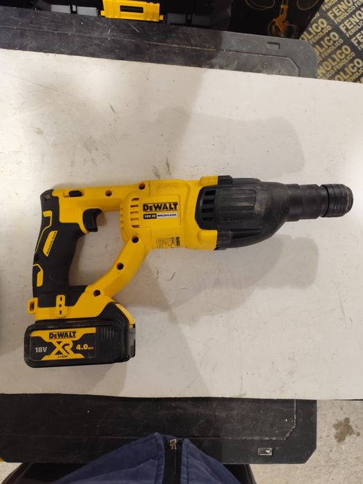 Безчетков акумулаторен перфоратор къртач Девалт DeWALT комплект