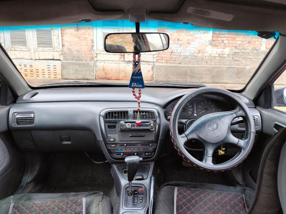 Машина Тойота Карина