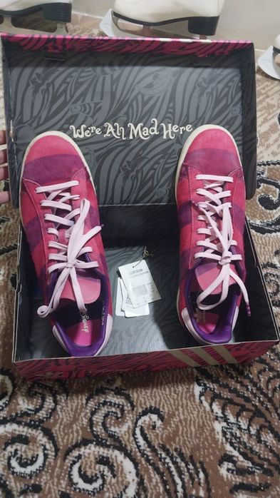 Кеды,кроссовки adidas.