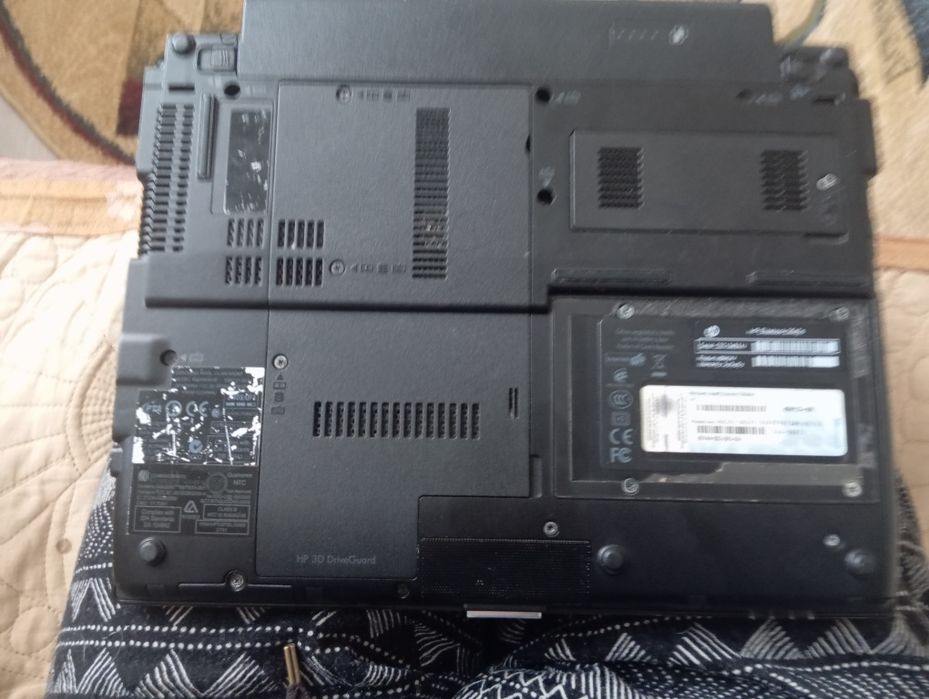 Laptop HP EliteBook funcțional îl dau pt piese