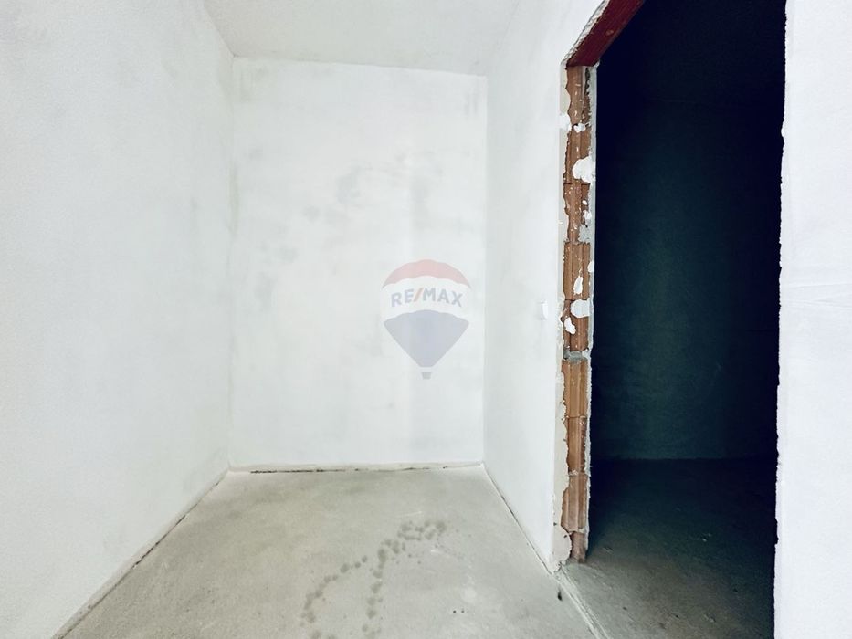 Продава се Тристаен апартамент в Варна, Бриз - 150 кв.м за 2160 €/кв.м - Снимка #2