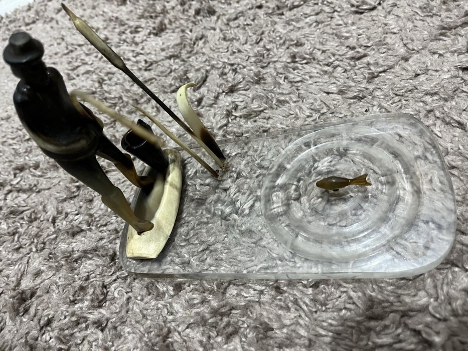 Продам статуэтку рыбака