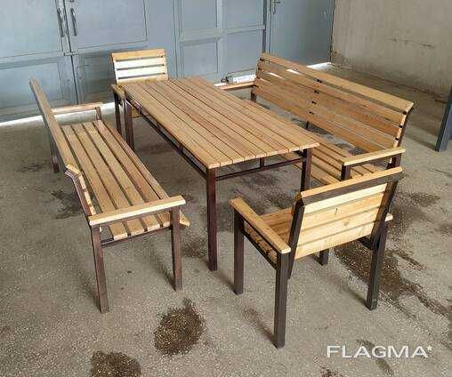 Дачные стол и скамейки.