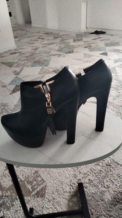 Продаются ботильоны