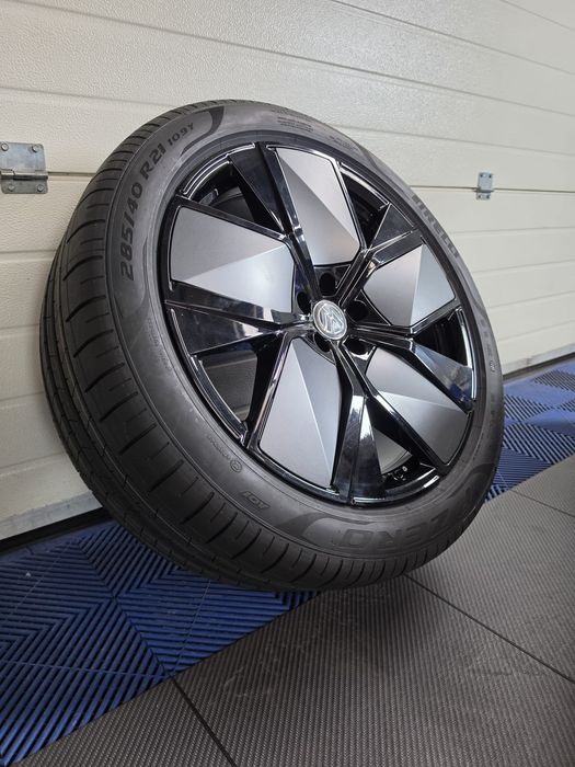 Оригинални VW TOUAREG R-LINE 21” LEEDS + PIRELLI P ZERO