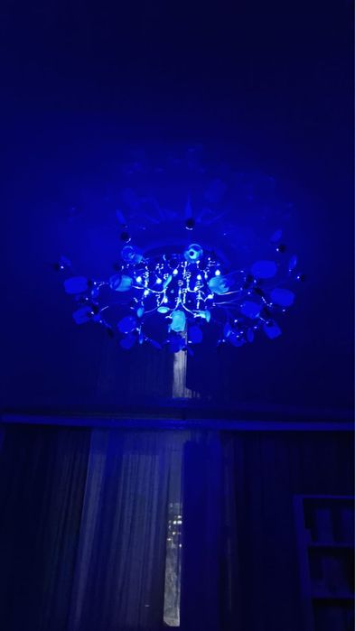 Продам люстру 15000