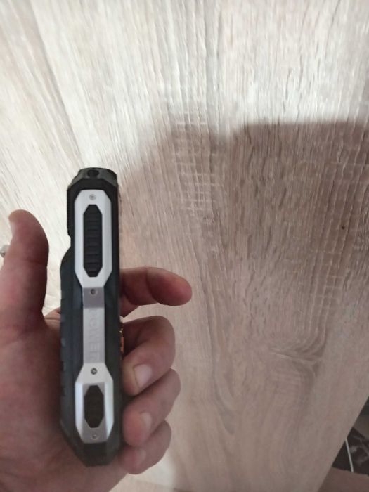 Телефон с две карти чисто нов