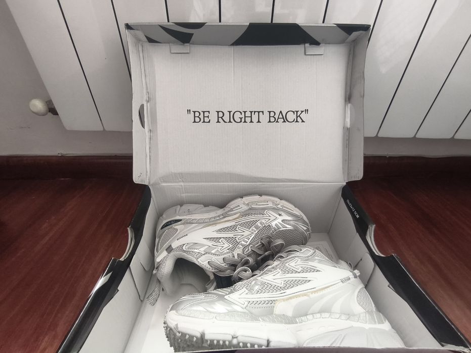 Кроссовки бренда Off-White, модель Be Right Back.