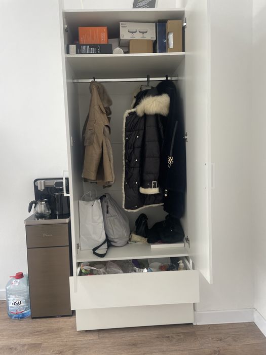 Продаю белый шкаф,состояние отличное