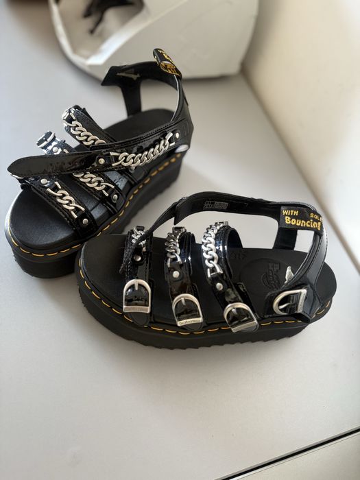 Sandale noi de vanzare