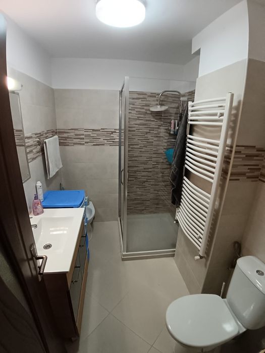 Închiriez apartament