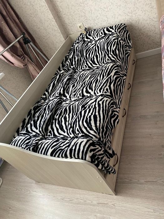 Кровать подростковая.