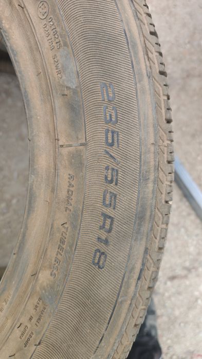 Продам шини р18 /235/ 55