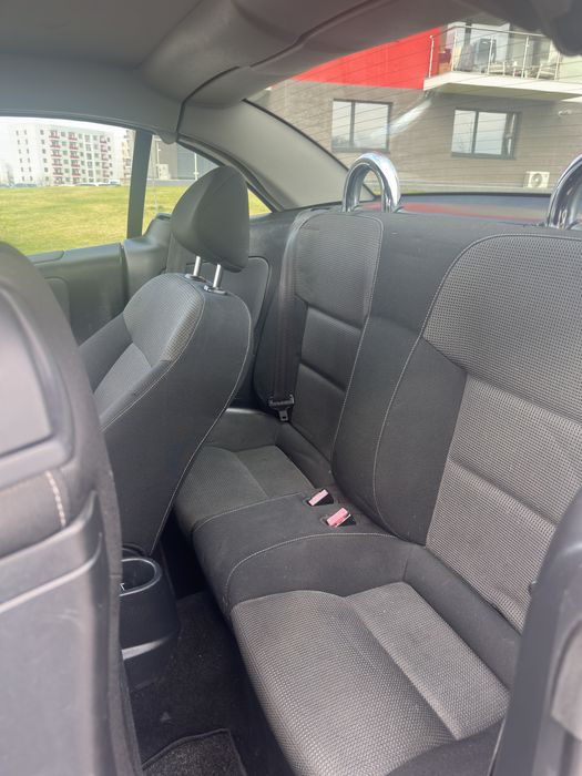 Peugeot 207 cc an 2011