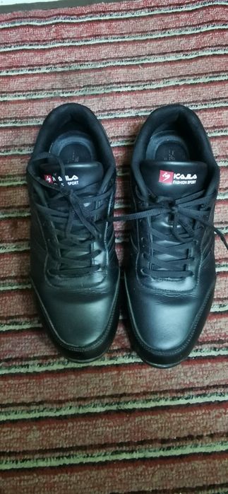 Кроссовки продам мужские