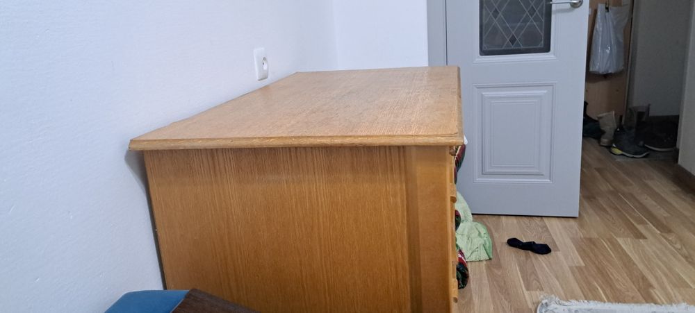 Продам комод с четырьмя вместительными ящиками.
Материал — ЛДСП, цвет