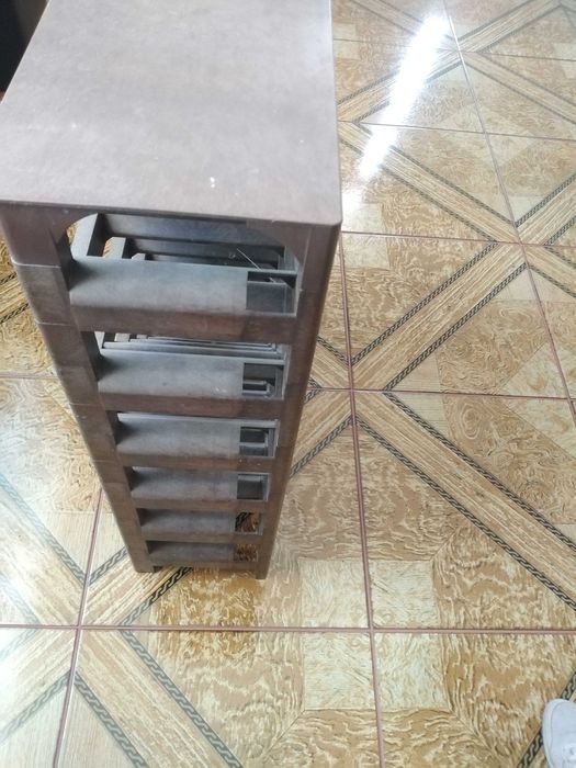 Raft plastic pentru sticle de vin și șampanie