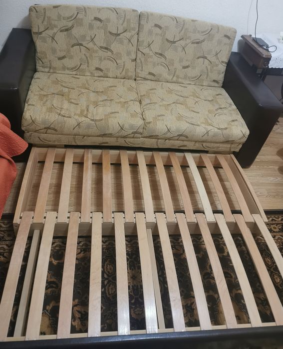 Разтегателен диван