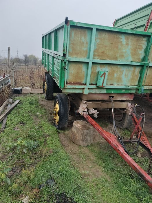 Vând remorca agricola