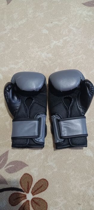 Боксови ръкавици