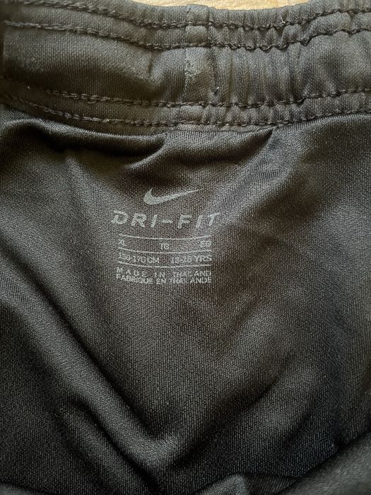 Детски спортни шорти Nike Dri-FIT / Размер XL / Черни