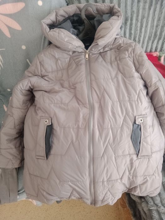 Продам куртку новую