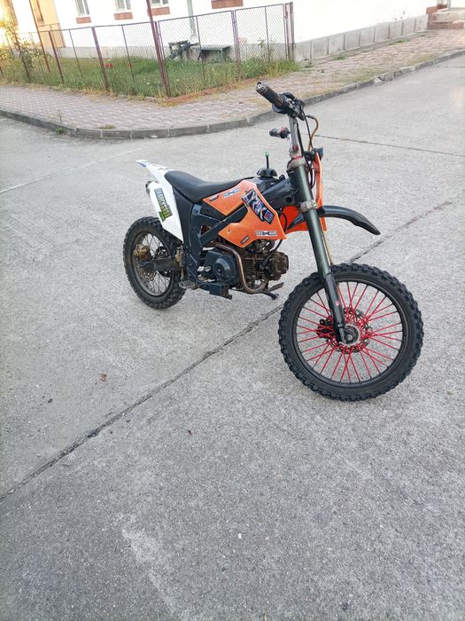 Vând cross automat de 125