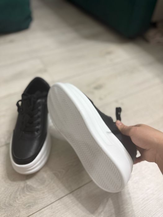 Крассовки черные новые