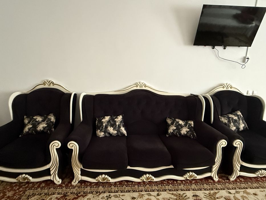 Продам диван с креслами