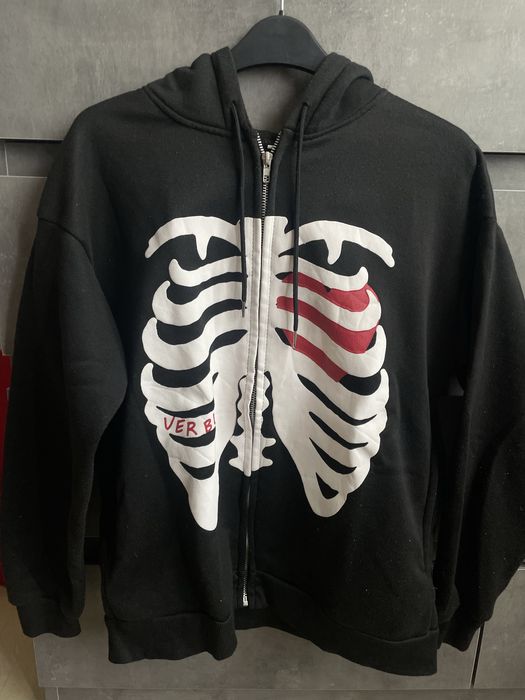 Черен суитчер с кости