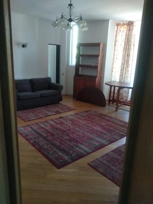 Vând apartament in vilă