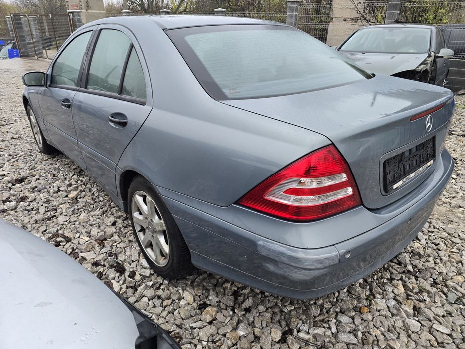 Продавам мерцедес ц200 комресор на части