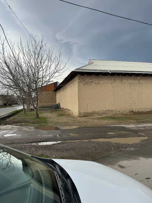 Uy sotiladi (10 sotix)