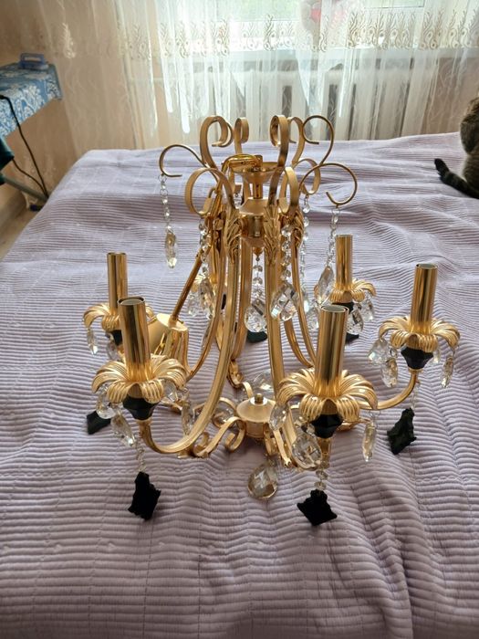 Продам новую люстру