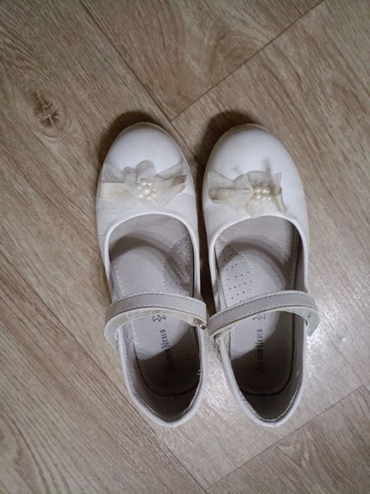 Босоножки белые и бежевые бу