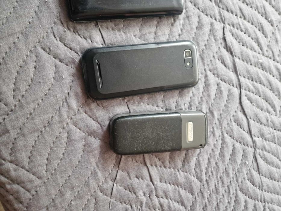 Лот телефони 4 бр.