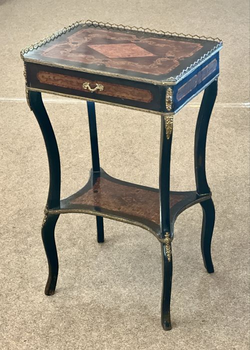 Măsuță Napoleon III – piesă deosebită, stil franțuzesc, secol XIX