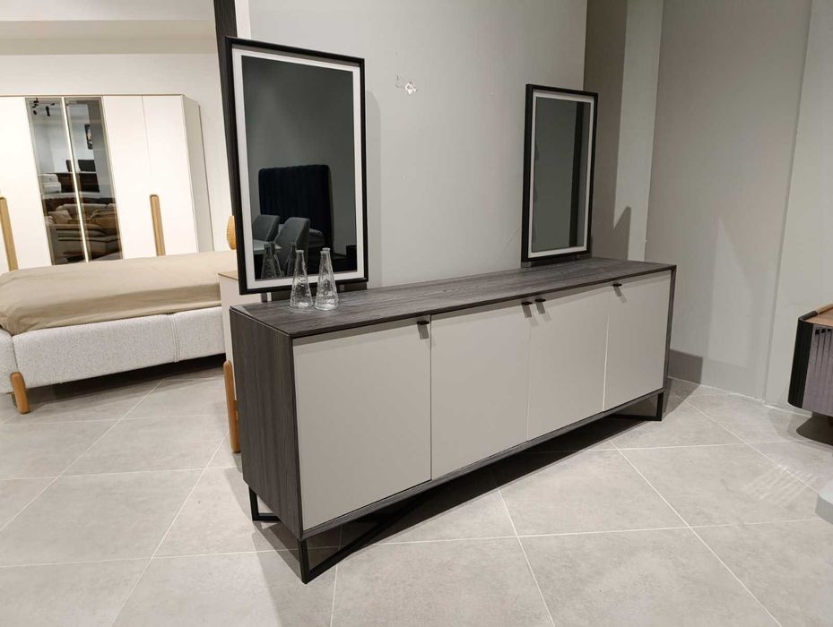 Шкаф за дневна , бяло и сиво