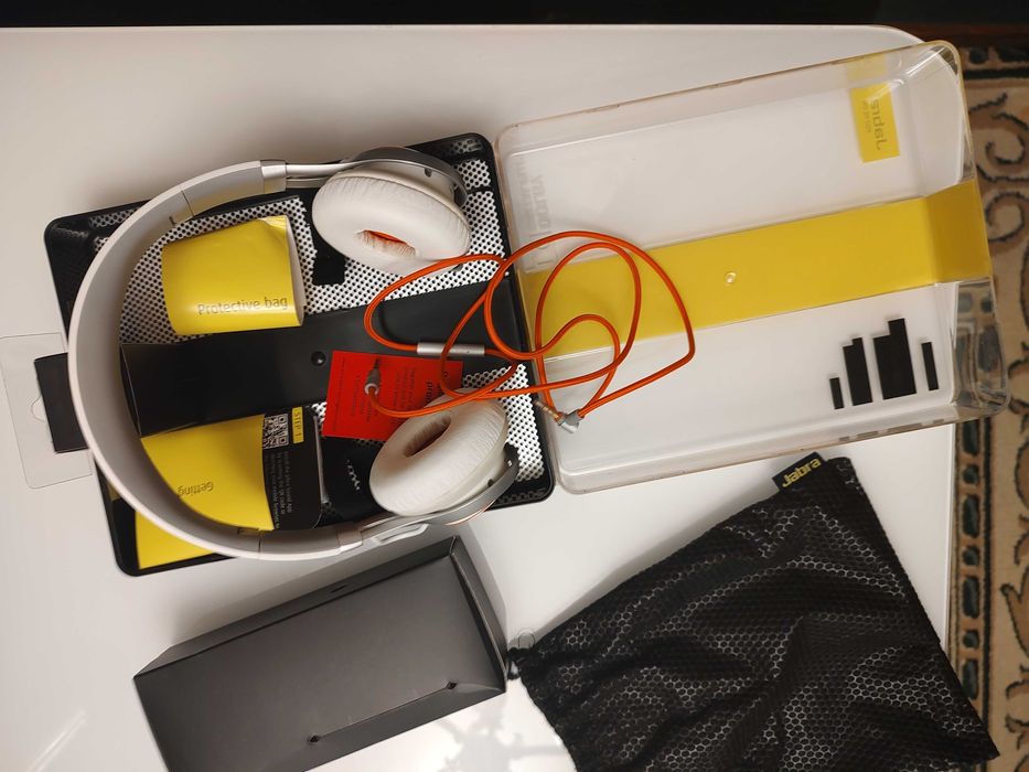 Слушалки Jabra Revo.