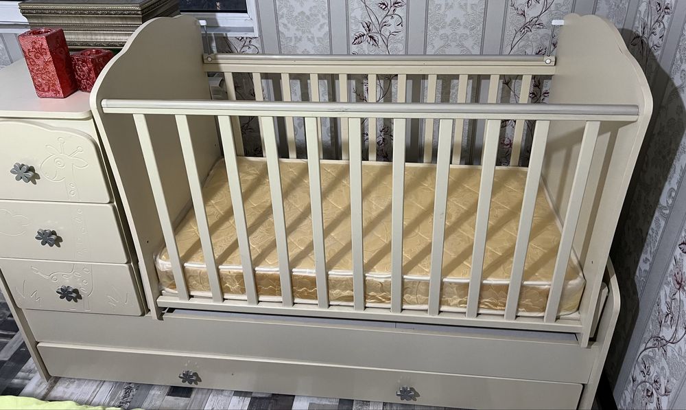 Продам детскую кровать б/у
