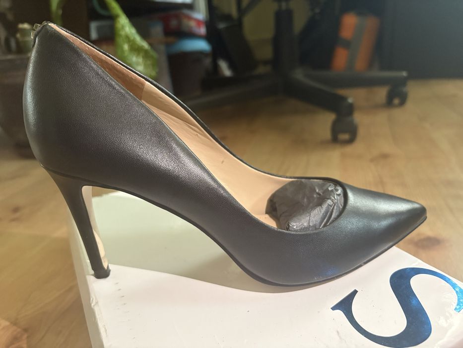 Guess естествена кожа