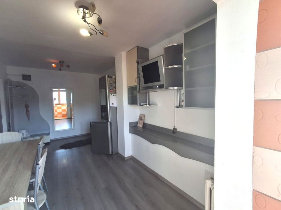 Apartament 3 camere, decomandat, de inchiriat – Str. Amaradia /Lice