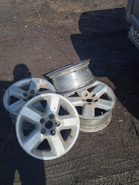 Продам диски на тойоту равно 4