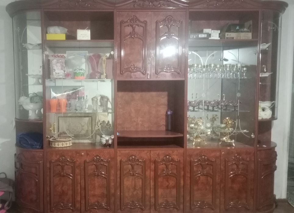 Горка или сервант б/у 60000 келісеміз