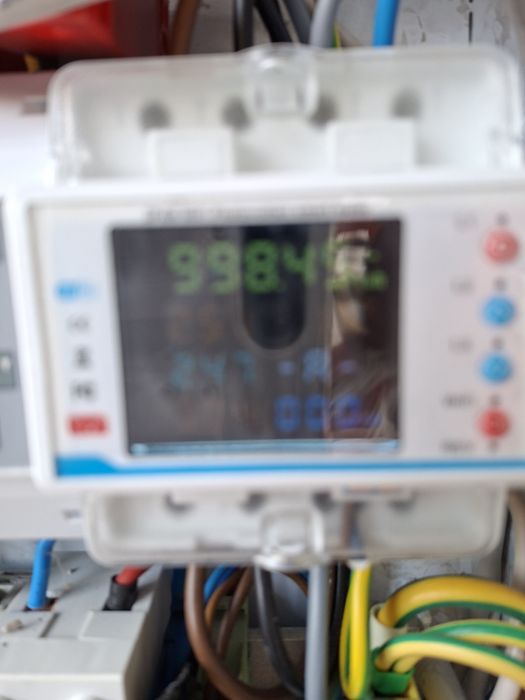 Siguranta / releu trifazata inteligenta tuya wifi