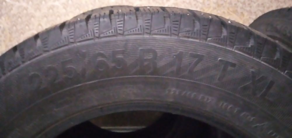 Продаю шипованные зимние шины