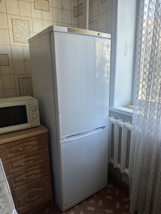 Продам холодильник, требуется замена мотора